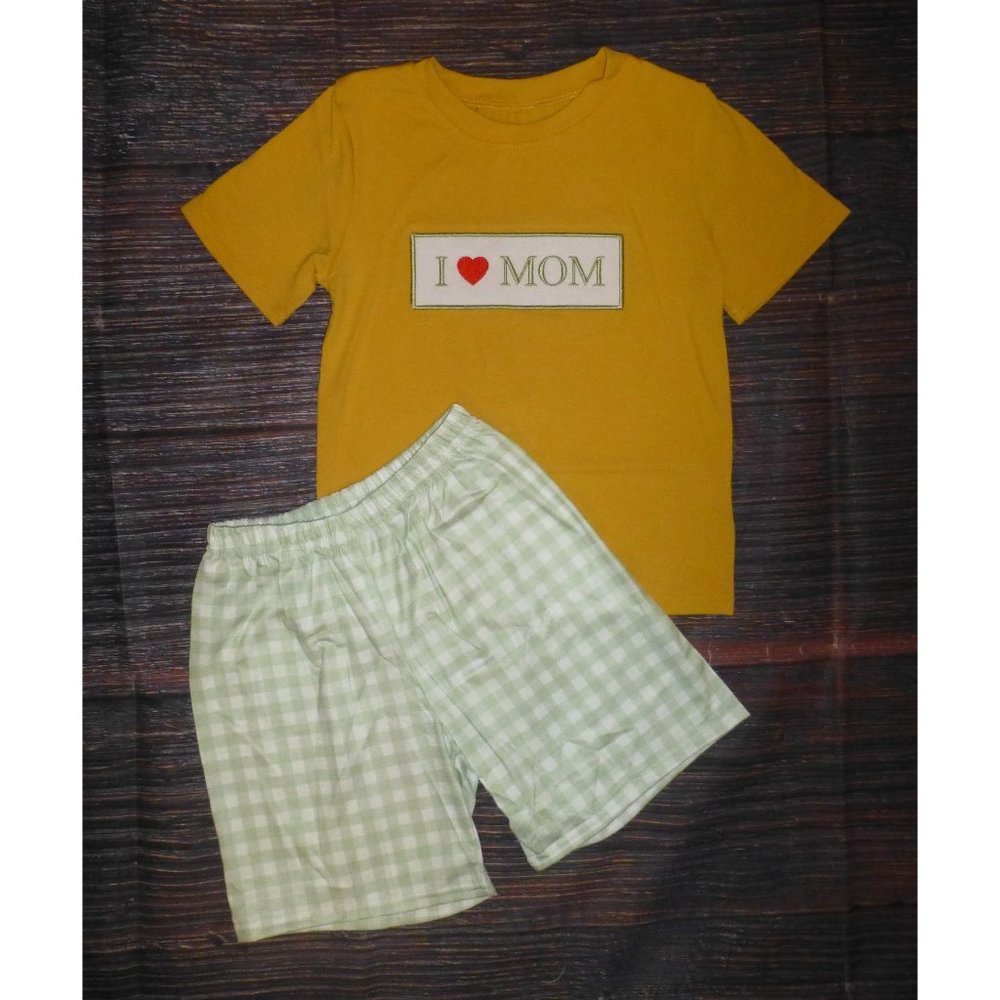 Boutique I Love Mom Mother's Day Short Sleeve Shorts Outfit Set